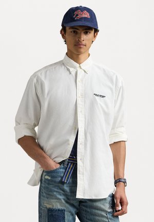CLASSIC FIT POLO SPORT OXFORD SHIRT - Vapaa-ajan kauluspaita - deckwash white
