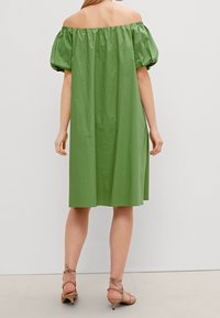 comma Vestido informal - green