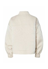 Giacca trapuntata di un beige chiaro con collo alto, polsini elasticizzati e un motivo geometrico, caratterizzata da una silhouette cropped.