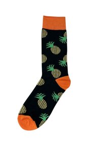 Schwarze Socken mit orangefarbener Zehen- und Bundfarbe, die ein wiederholtes Ananas-Muster in Gelb mit grünen Blättern aufweisen. Glatte Textur und enganliegendes Design.