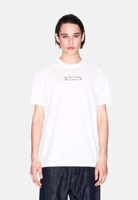 Weißes Baumwoll-T-Shirt mit kurzen Ärmeln, bedrucktem Text "19 ARMANI EXCHANGE 91" in Schwarz, runder Ausschnitt und lässiger Schnitt.