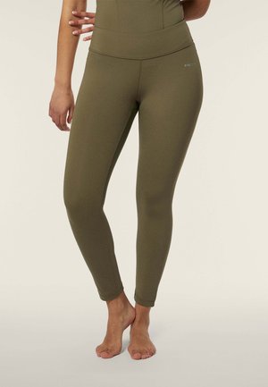Leggings verde oliva con una vita alta, realizzati in un tessuto elastico. Presentano una texture liscia e un piccolo logo vicino all'anco.