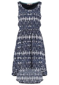 Šaty bez rukávů s námořnickým a bílým abstraktním vzorem, s nařasením v pase, s volným lemem a jemnou texturou látky.