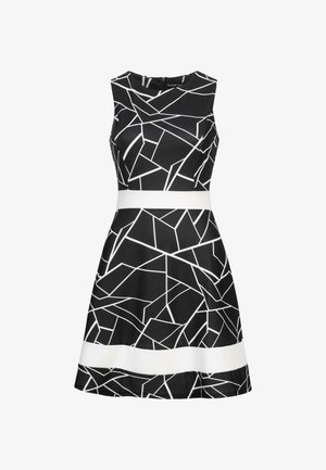 Must have mustariga ilma varrukat kleit, millel on geometriline valge muster ja kontrastne valge vöö taljes. Sujuv kangas ja laienev seeliku disain.