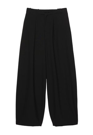 Schwarze Hose mit weitem Bein, vorderen Falten, Gürtelschlaufen und hohem Bund, flach auf weißem Hintergrund präsentiert.