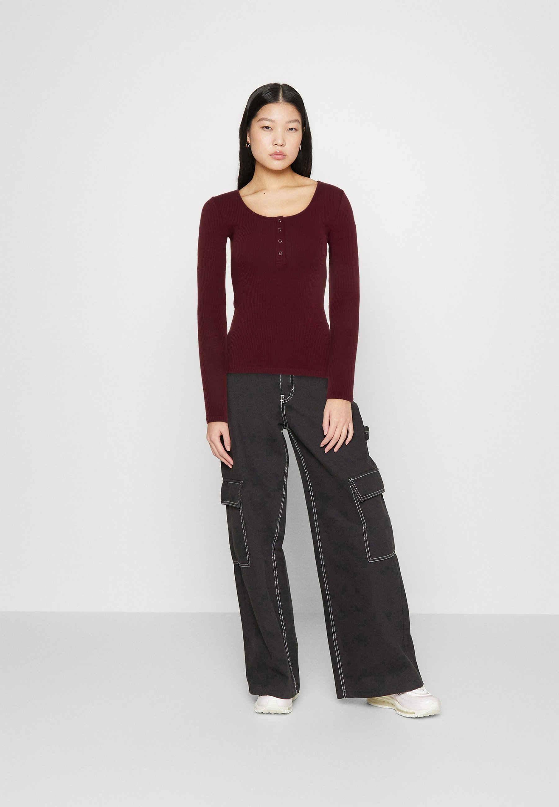PIECES Female Longsleeve PCKITTE - Slim Fit Langarm-Shirt Für Teenager - Mit Druckknopf Und Rundhals