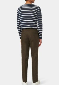 Oscar Jacobson DENZ  - Chino - green leaf