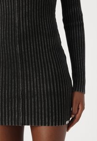 Guess Originals GO RAW MINI DRESS - Robe pull - jet black