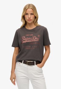 Superdry & Co VINTAGE LOGO RELAXED - Camiseta estampada - bison black