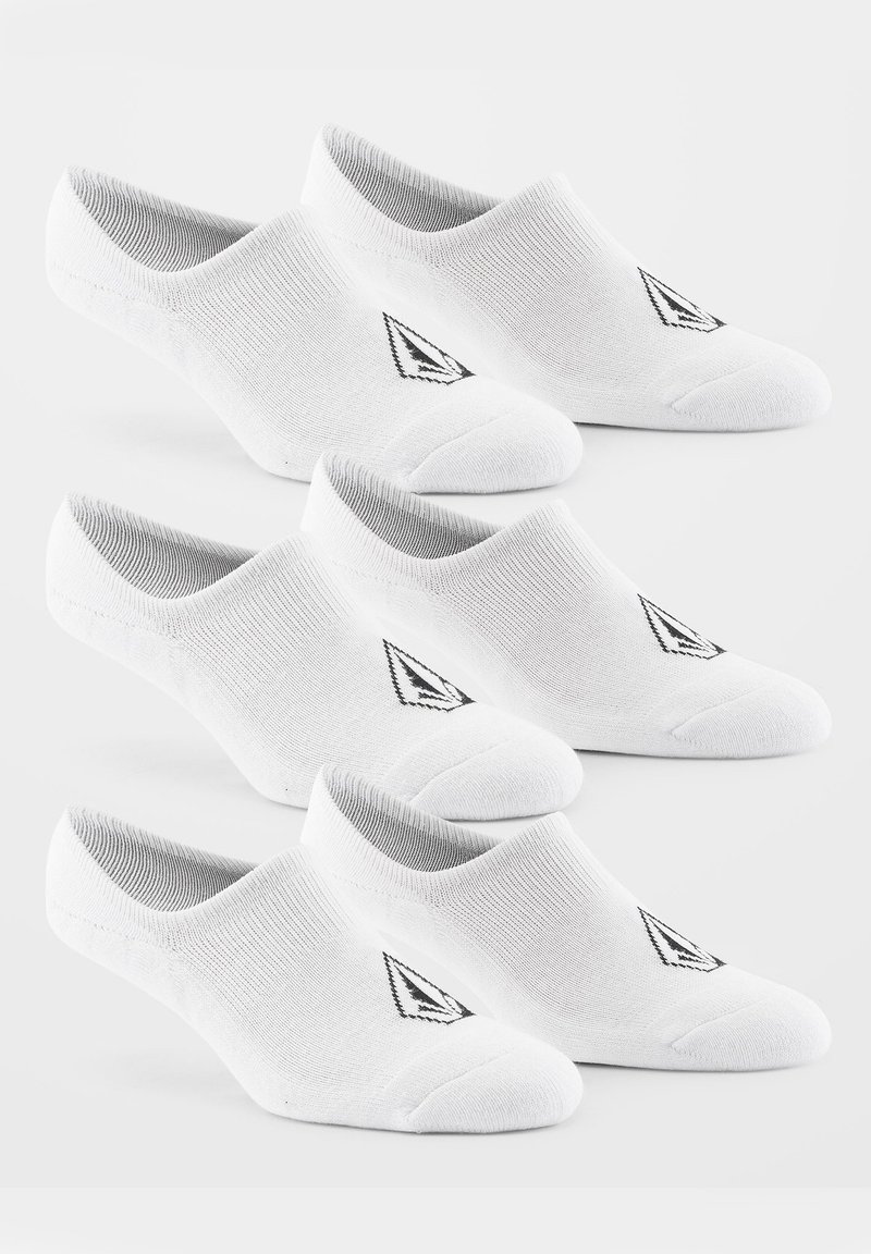 Weiße No-Show-Socken mit geripptem Design und schwarzem Logo-Detail, in gestapelter Anordnung präsentiert.