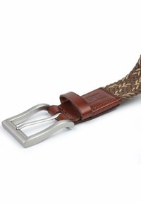 Cintura intrecciata marrone con una sezione in pelle beige e una fibbia rettangolare argentata, caratterizzata da una finitura liscia e una texture intrecciata.
