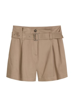 Shorts beige taille haute avec une large ceinture assortie dotée d'une boucle rectangulaire argentée et d'une fermeture à bouton à l'avant.