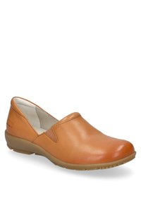 Hellbraune Leder- Slipper mit abgerundetem Zehenbereich, weichem Griff, minimalen Nähten, elastischen Seitenpaneelen und einer flexiblen Gummisohle.