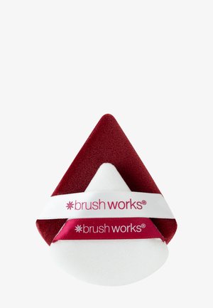 Brushworks LIMITED EDITION TRIANGULAR POWDER PUFF DUO - Beautyblender et éponge à maquillage