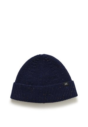 Gorro de punto azul marino oscuro con ala doblada y pequeña etiqueta con logo negro en el lateral.