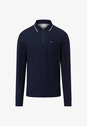 Marineblauwe polo met lange mouwen, voorzien van een gestructureerd patroon, ritssluiting bij de hals, contrasterende kraag en een borstzak. Stof is zacht met een lichte rek.