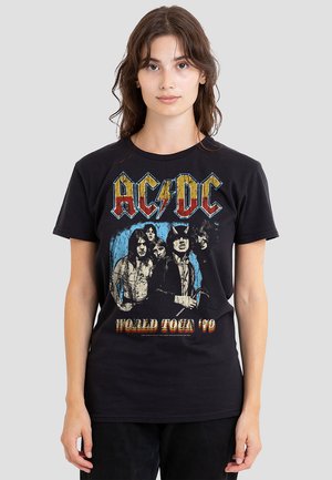 Schwarzes Baumwoll-T-Shirt mit AC/DC-Grafikdesign, Rundhalsausschnitt, kurzen Ärmeln und dem Text "WORLD TOUR '79" in Vintage-Schriftart.