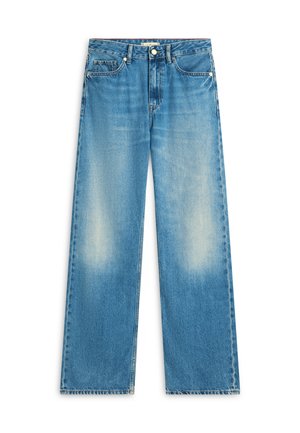 Traperice širokih nogavica svijetloplave boje, s izblijedjelim pranjem, pet džepova i zatvaračem na dugme u struku. Neobrađeni rub.