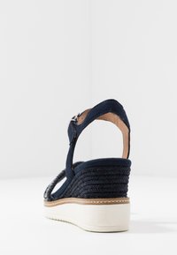 Tamaris Plateausandalette - navy