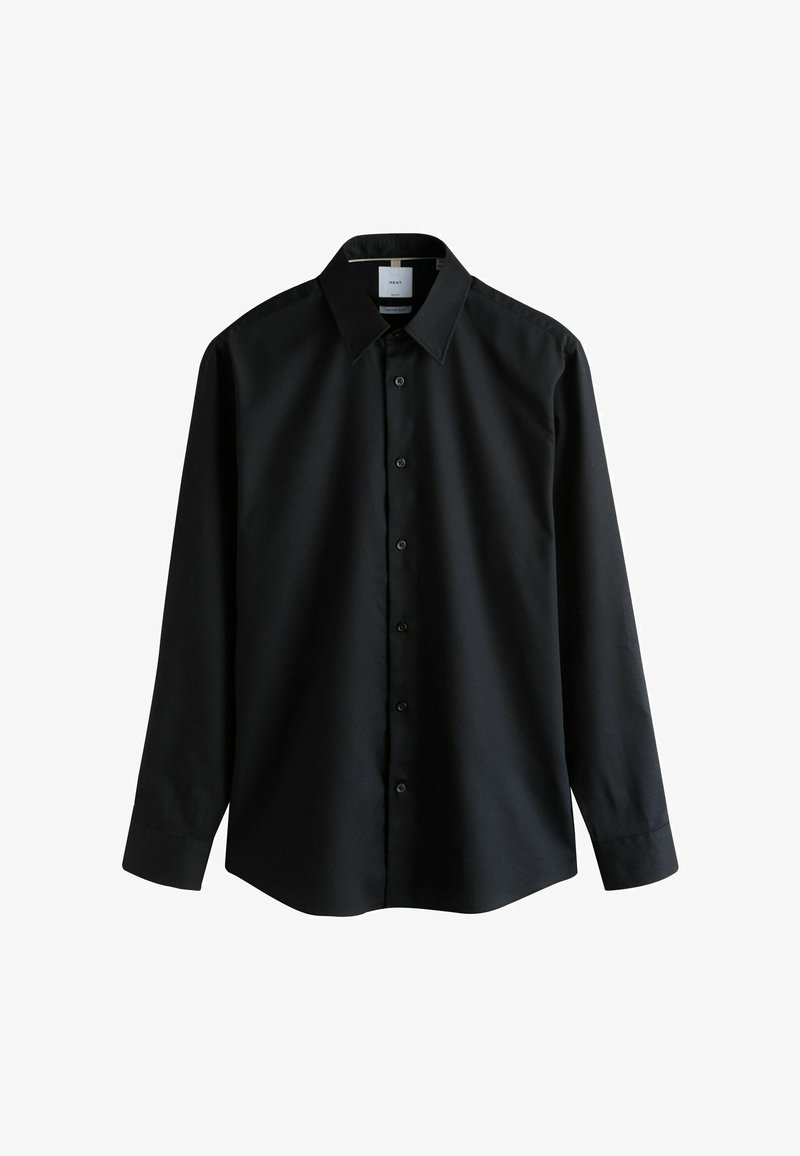 Chemise noire à manches longues avec col pointu, poignets à un bouton, et texture de tissu lisse, présentée sur un fond blanc.