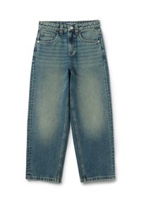 Jeans de mezclilla azul claro con un corte relajado, piernas rectas, diseño de cinco bolsillos y un desgaste sutil a lo largo de los muslos. Cierre con botón de metal.