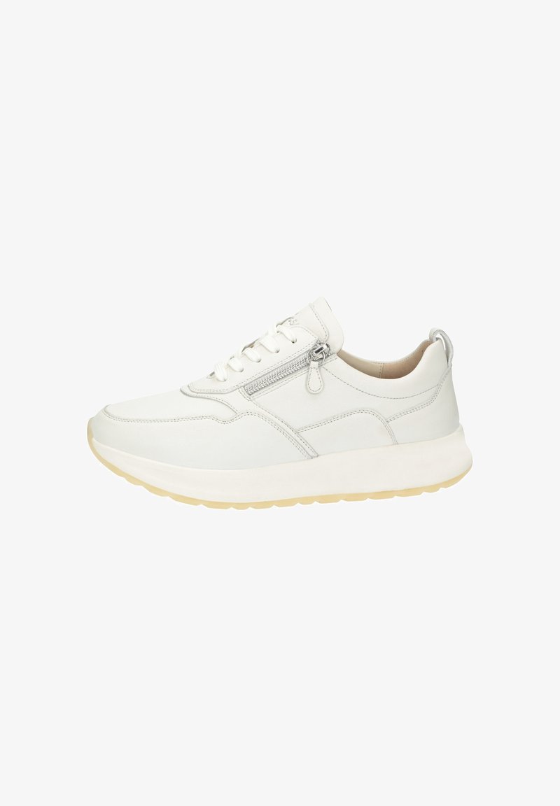 Weißer Ledersneaker mit Schnürverschluss vorne, seitlichem Reißverschluss, gepolsterter Sohle und Zuglasche an der Ferse, im Profil vor weißem Hintergrund gezeigt.