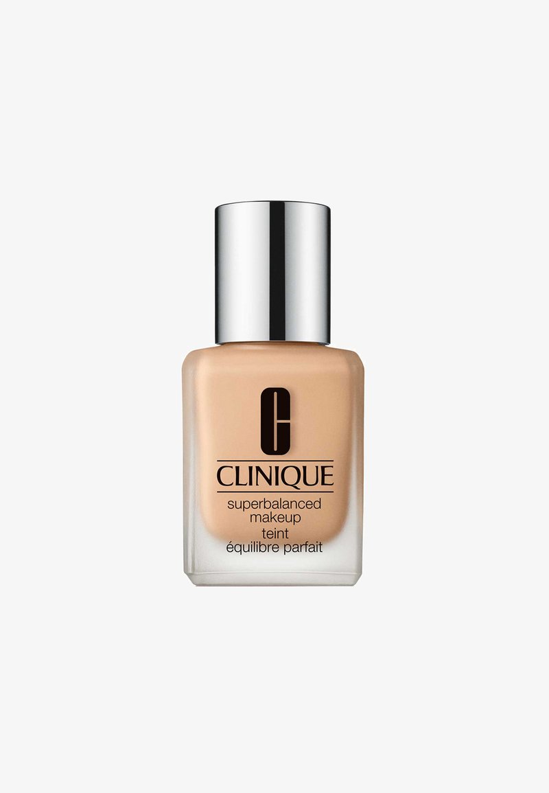 Clinique Superbalanced Makeup i en firkantet glassflaske med en beige væske og en reflekterende sølv rund kappe; merket foran.