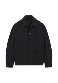 Sort uldskjortejakke med krave, seks knapper fortil og to store påsatte lommer. Rent, minimalistisk design med en struktureret silhuet.