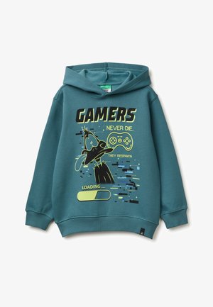 Teal hoodie met een grafisch ontwerp van een cartoon-eend met game-elementen. Tekst luidt "GAMERS NEVER DIE, THEY RESPAWN" en een laadbalk.