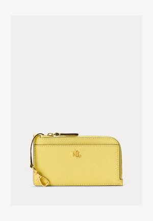 Portafoglio giallo in pelle testurizzata con zip tutto intorno in tono oro, moschettone e piccolo logo RL in oro sulla parte anteriore.