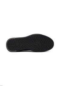 Semelle de chaussure en caoutchouc noir présentant un motif texturé, un talon légèrement surélevé et un bord lisse et courbé au niveau des orteils.
