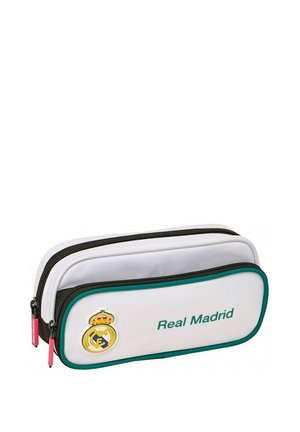 Biało-zielony piórnik Real Madrid z dwoma zamykanymi na suwak przegrodami i logo klubu na przedniej stronie.