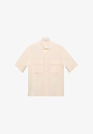 Kortærmet skjorte i lys beige med knaplukning foran, to brystlommer og en struktureret krave. Glat tekstur og afslappet design.