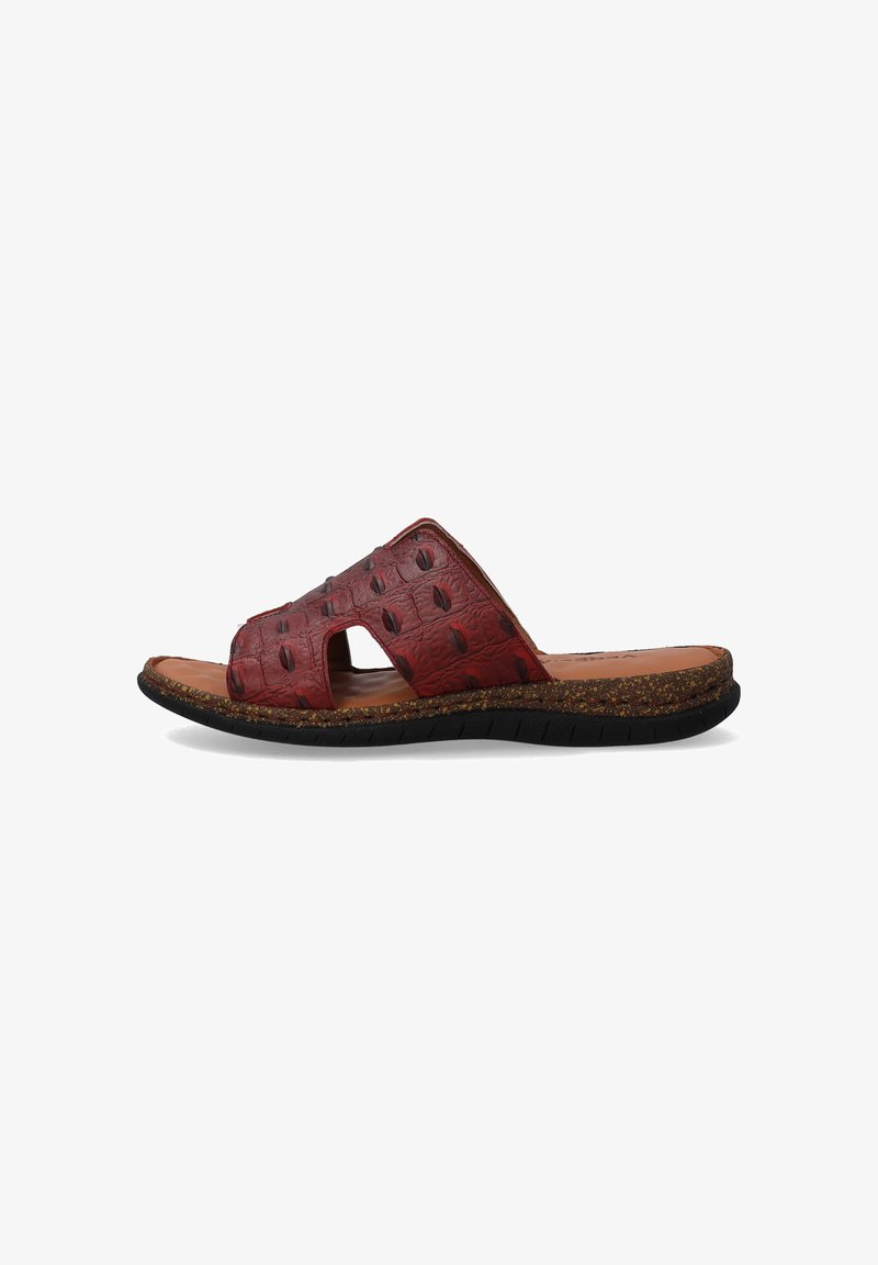 Rode synthetische slide-sandalen met een gestructureerde afwerking, open teen ontwerp, kurken voetbed en rubberen buitenzool met een gestikte randafwerking.