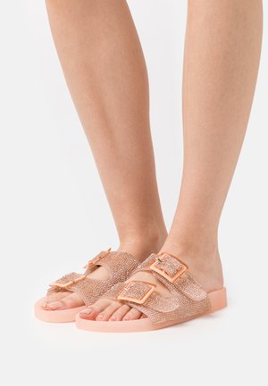 Matalakantaiset pistokkaat - new pink