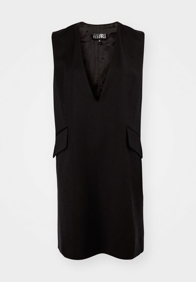 Črna brezrokavnica z globokim V-izrezom, strukturiranimi rameni in stranskimi žepi. Narejena iz gladkega blaga z minimalističnim dizajnom.