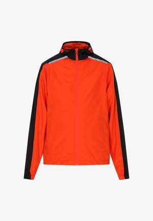 Pomarańczowa wodoodporna kurtka z czarnymi rękawami i odblaskowymi paskami. Posiada wysoki kołnierz, pełny zamek oraz elastyczne mankiety zapewniające pewne dopasowanie.