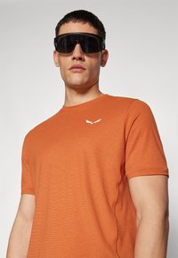 Salewa PUEZ DRY - Spordi T-särk - bombay brown