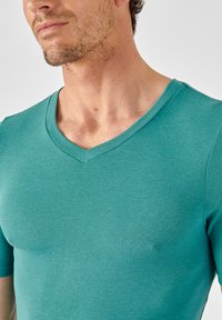 Damart COL V THERMOLACTYL SENSITIVE MANCHES COURTES - Caraco - vert