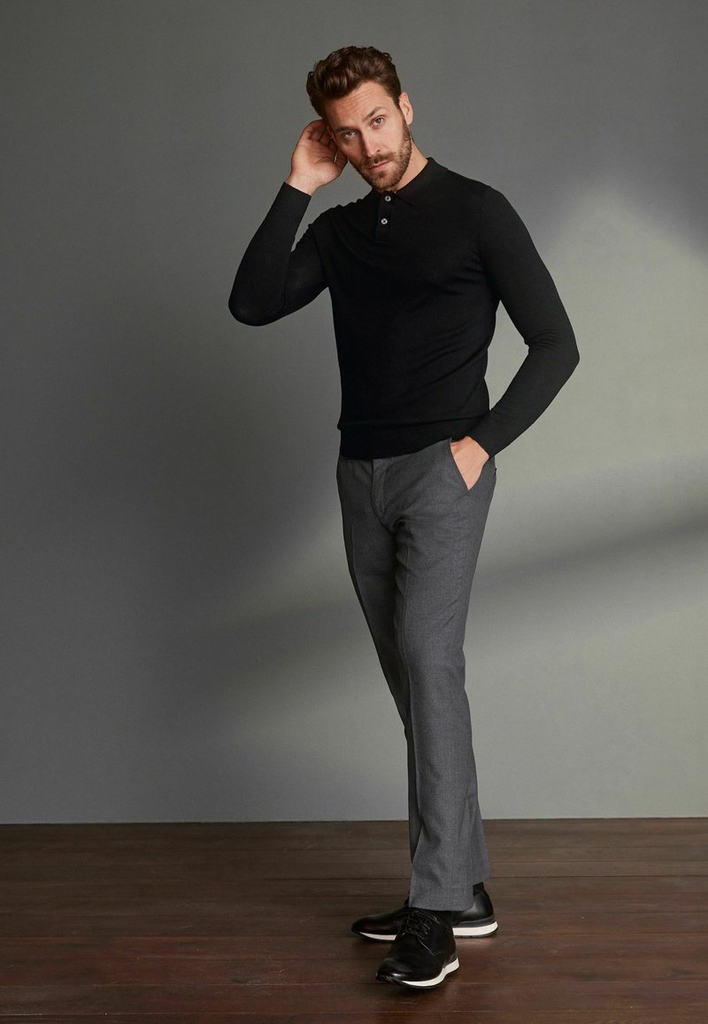Herren Chinos | Next SIGNATURE WITH MOTION FLEX WAISTBAND Chino grey/grau - XY57677 Herren Chinos | Next SIGNATURE WITH MOTION FLEX WAISTBAND Chino grey/grau - XY57677