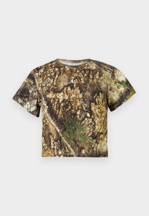 Rövid ujjú ing részletes barna és zöld erdei kéreg mintázattal, kis fehér logóval a mellkason.