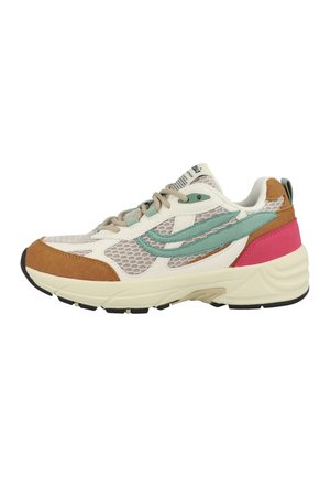 Scarpa da corsa beige chiaro e marrone con accenti verdi e rosa, pannelli in mesh, suola spessa e chiusura con lacci, vista laterale su sfondo bianco.
