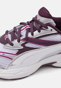 Puma MORPHIC ATHLETIC UNISEX - Sneakers basse - white/midnight plum