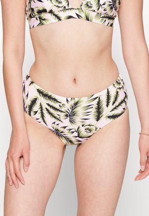 Fundo de biquíni com um fundo rosa e padrões grandes de folhas tropicais verdes e pretas, feito de um tecido liso e elástico.