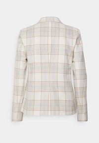 Veste blazer à carreaux de couleur claire avec un design structuré. Présente une base crème avec des lignes grises et marron, une fente unique dans le dos, et des manches longues.