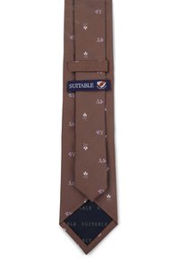 Bruine gestreepte stropdas met kleine roze bloemenpatronen. Met een diagonale streeptekstuur en een marineblauw label met de merknaam "SUITABLE".