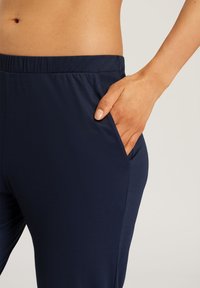 Hanro GRAND CENTRAL - Pyjamahousut/-shortsit - deep navy