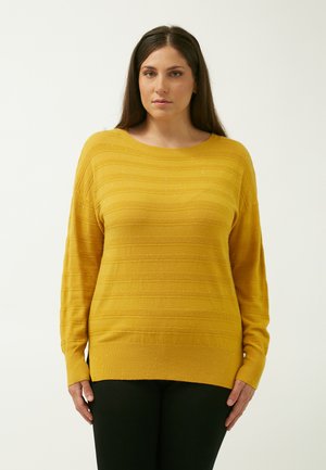 Sennepsgul strikket sweater med vandrette striber, lange ærmer og en bred halsudskæring; har subtil glans i hele stoffet.
