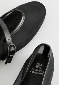 Next Ballerine con cinturino - black