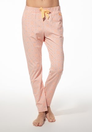 Lichtroze pyjamabroek met een elastische tailleband, een geknoopte gele strik en verspreide oranje en grijze stippenpatronen overal.
